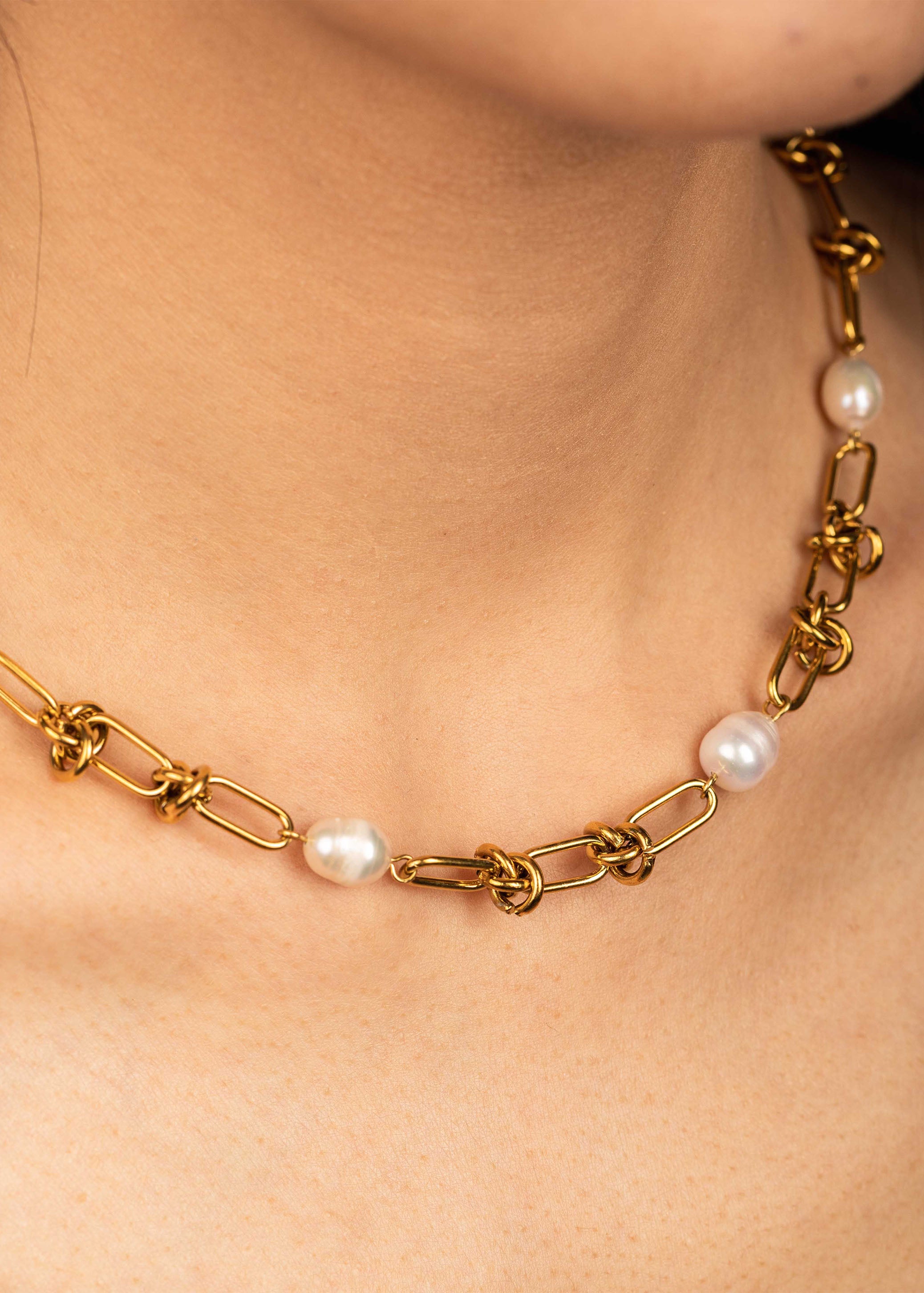 Twist Knot Pearl Neckalace