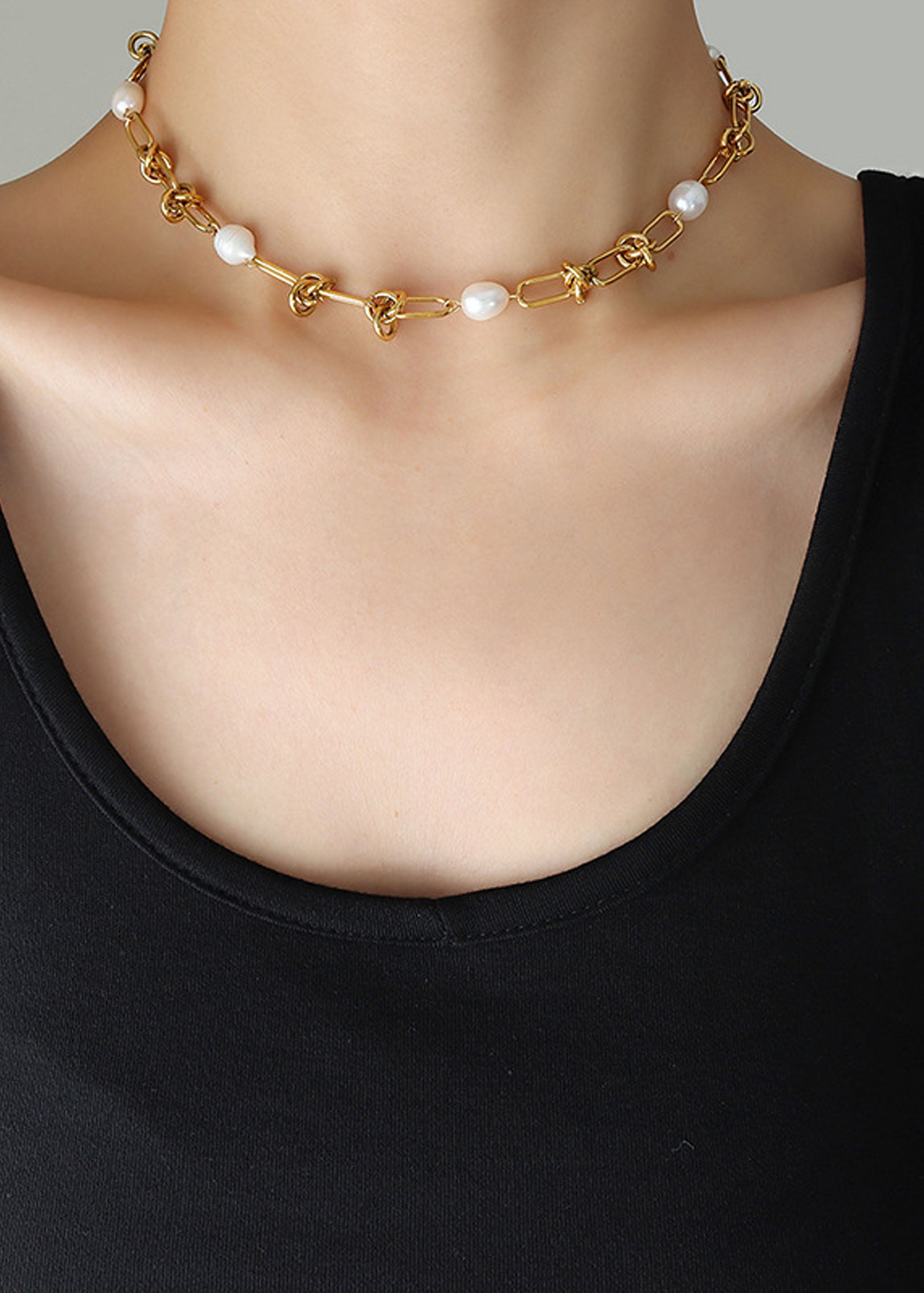 Twist Knot Pearl Neckalace