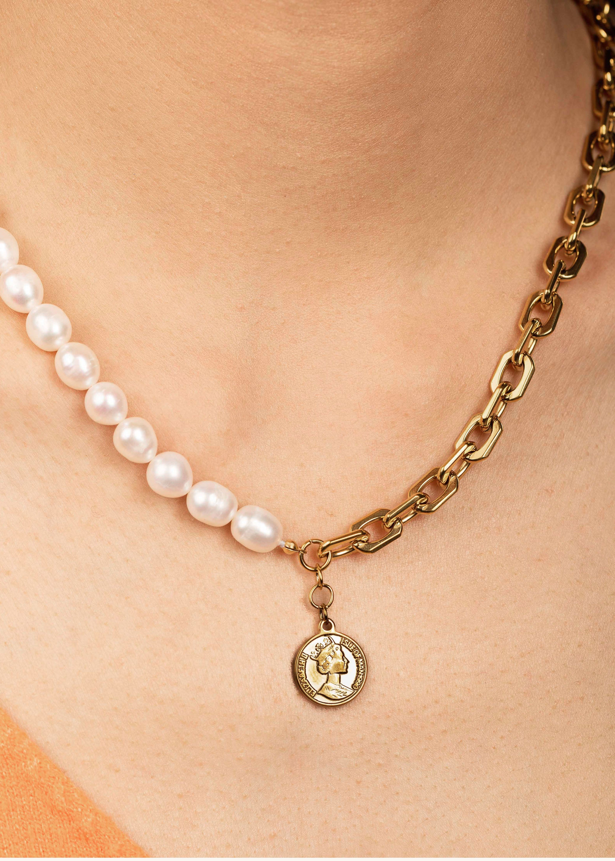 Lustrous Twist Pearl Necklace